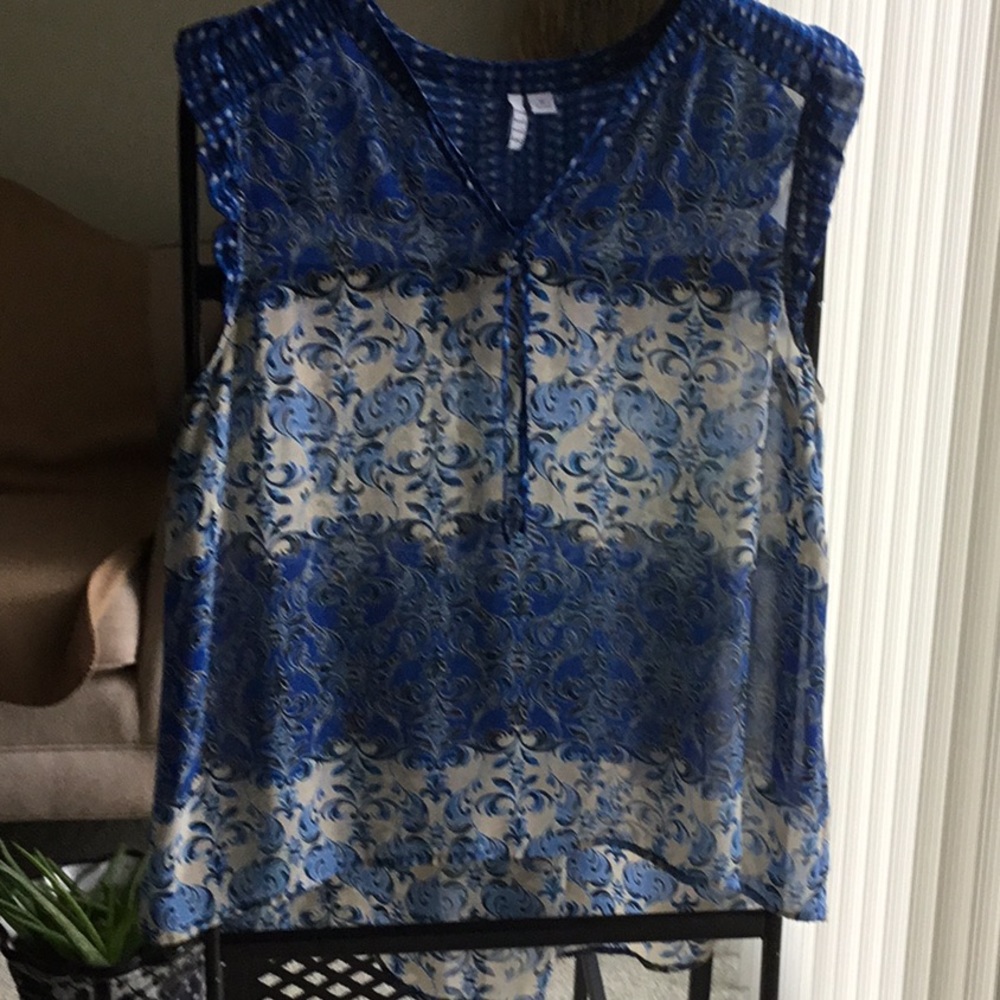 Elle woman’s top